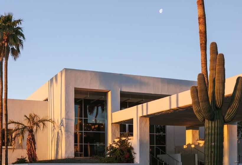 ホテル The Monarch