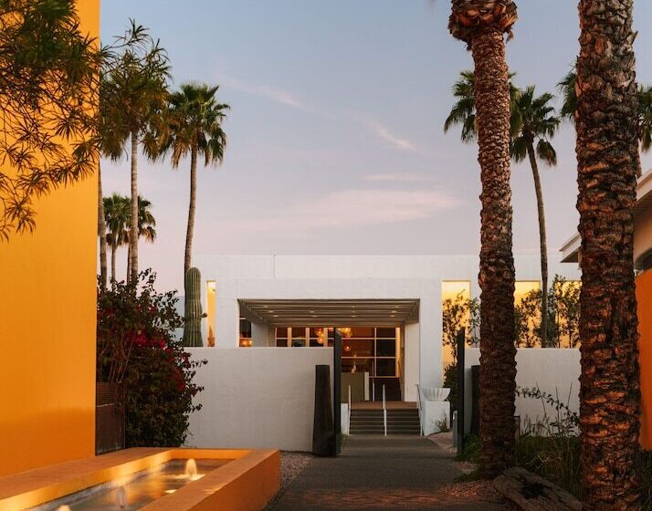 ホテル The Monarch