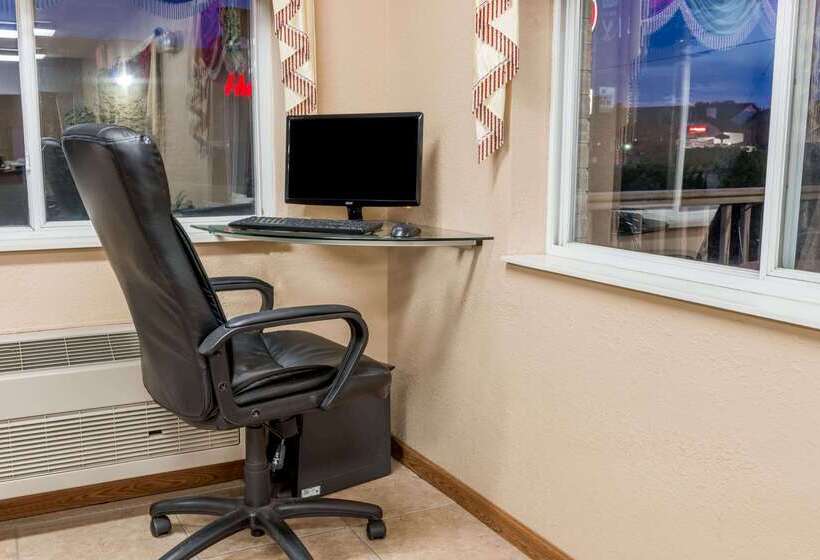 فندق Super 8 By Wyndham Greenville