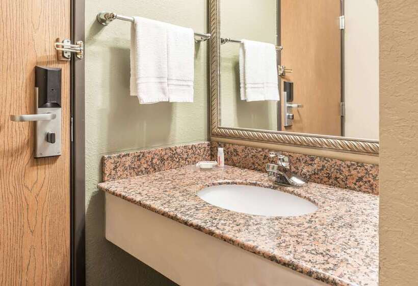 فندق Super 8 By Wyndham Greenville