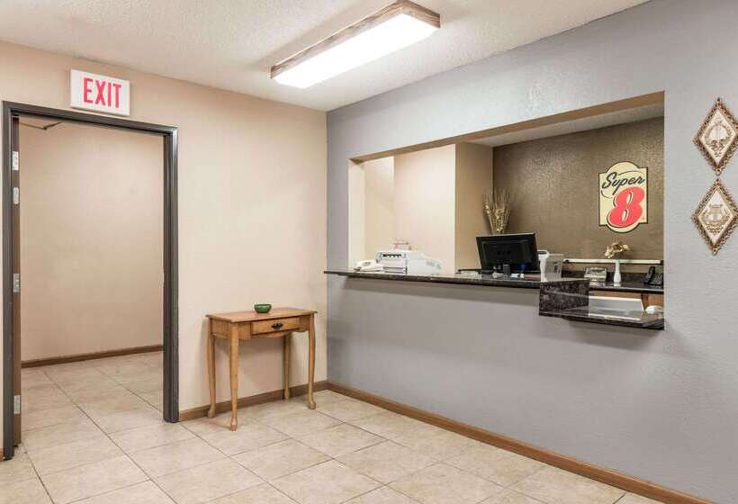 فندق Super 8 By Wyndham Greenville