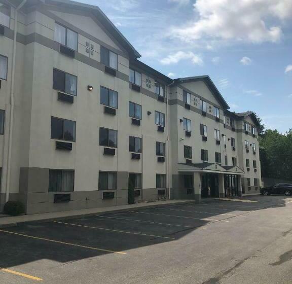 فندق Super 8 By Wyndham Manchester Airport