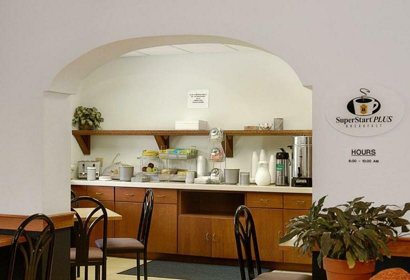 فندق Super 8 By Wyndham Manchester Airport