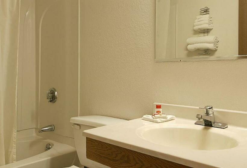 فندق Super 8 By Wyndham Manchester Airport