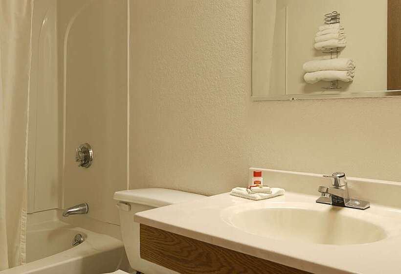 فندق Super 8 By Wyndham Manchester Airport