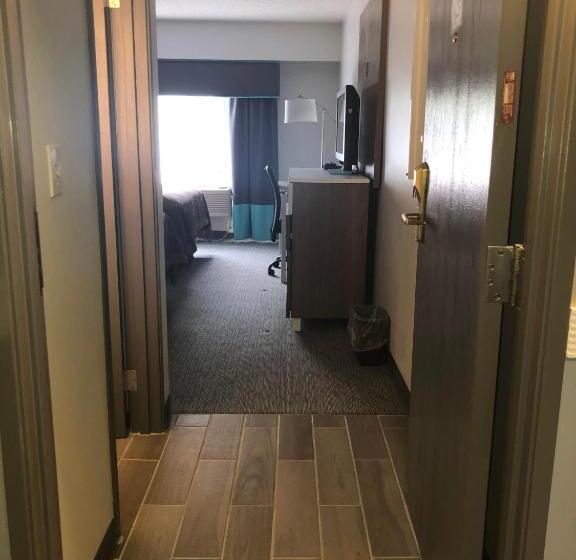 فندق Super 8 By Wyndham Manchester Airport