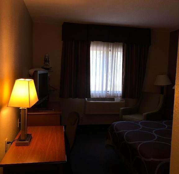 فندق Super 8 By Wyndham Manchester Airport