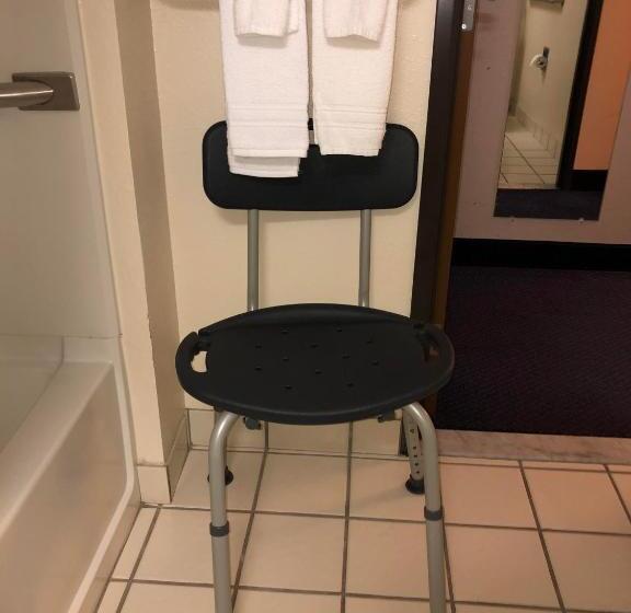 فندق Super 8 By Wyndham Manchester Airport