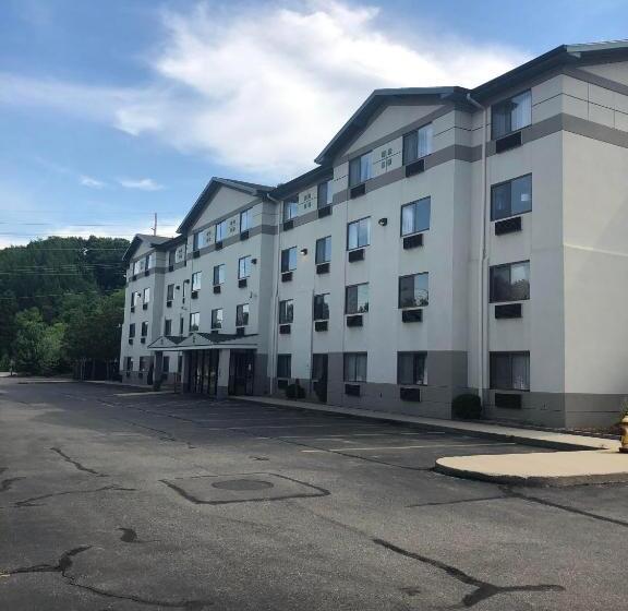 فندق Super 8 By Wyndham Manchester Airport