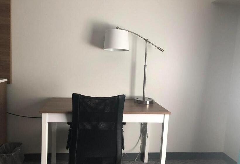 فندق Super 8 By Wyndham Manchester Airport