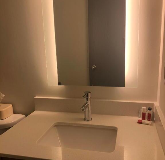 فندق Super 8 By Wyndham Manchester Airport