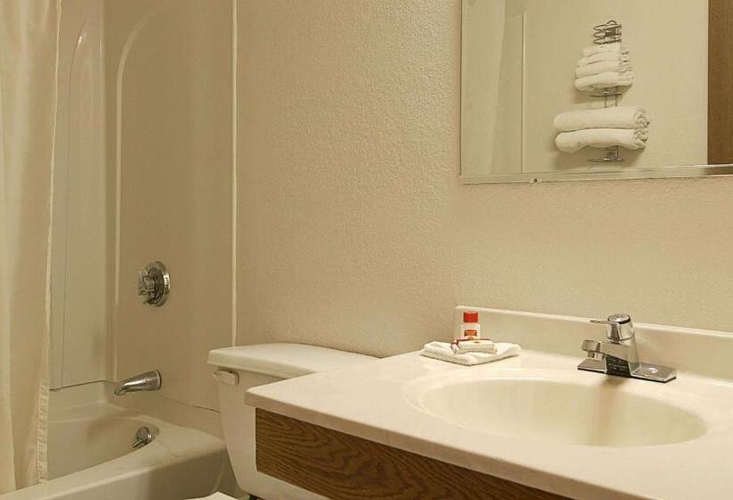 فندق Super 8 By Wyndham Manchester Airport