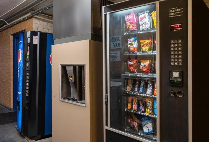 فندق Super 8 By Wyndham Perrysburg Toledo