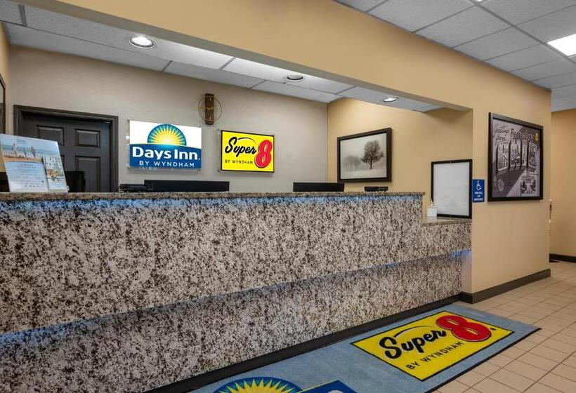 فندق Super 8 By Wyndham Perrysburg Toledo