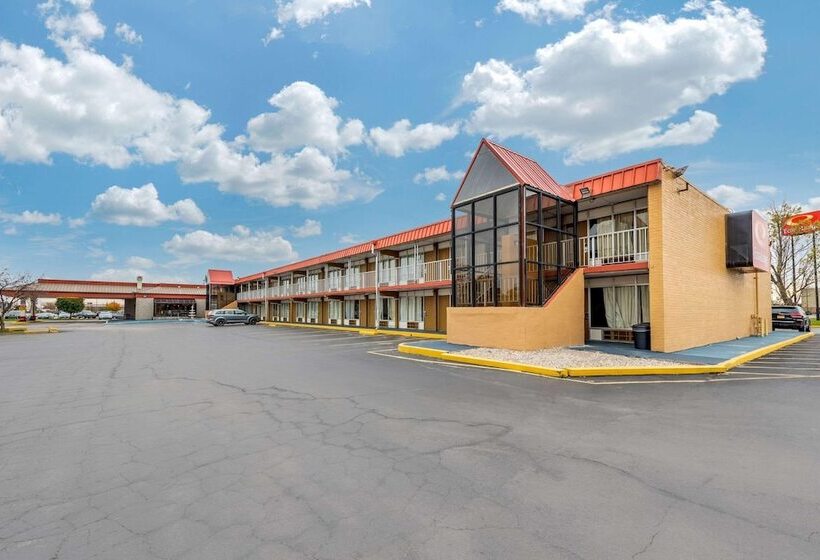 فندق Super 8 By Wyndham Perrysburg Toledo