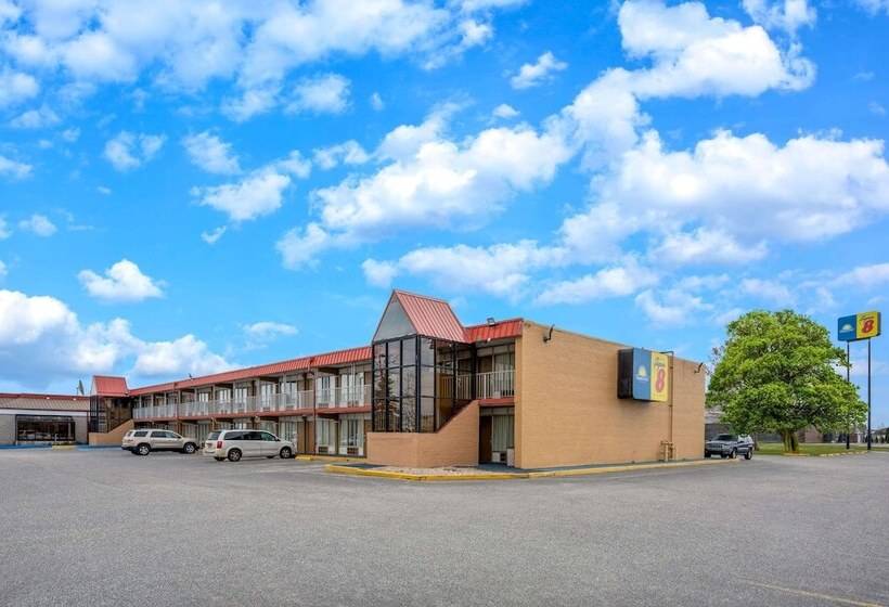 فندق Super 8 By Wyndham Perrysburg Toledo