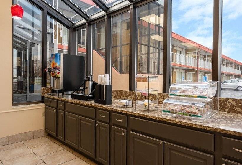 فندق Super 8 By Wyndham Perrysburg Toledo