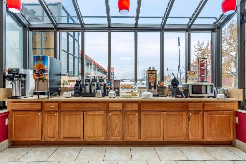 فندق Super 8 By Wyndham Perrysburg Toledo