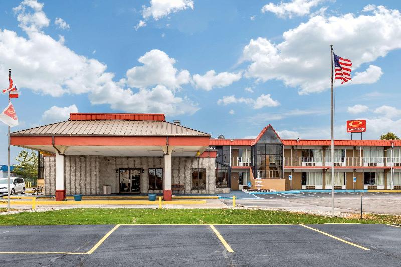 فندق Super 8 By Wyndham Perrysburg Toledo