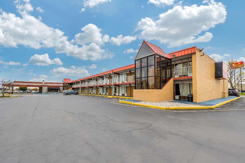 فندق Super 8 By Wyndham Perrysburg Toledo