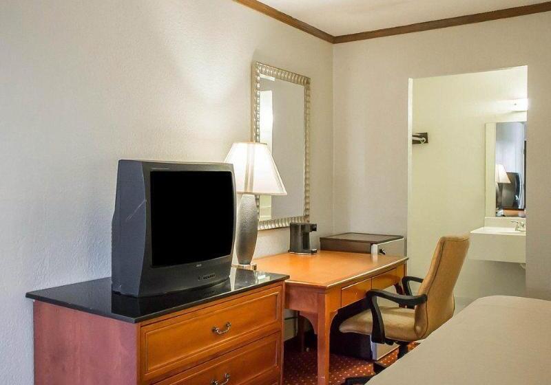 فندق Super 8 By Wyndham Perrysburg Toledo