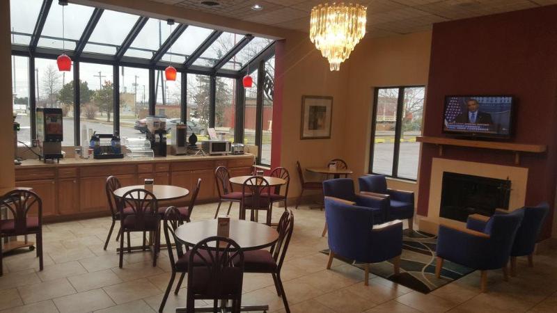 فندق Super 8 By Wyndham Perrysburg Toledo