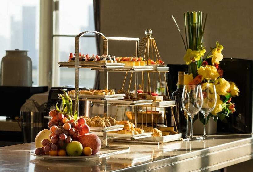 The La Hotel 新世界伟瑞酒店