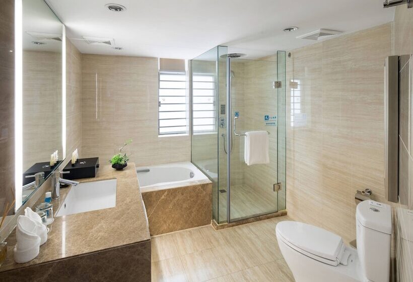 The La Hotel 新世界伟瑞酒店