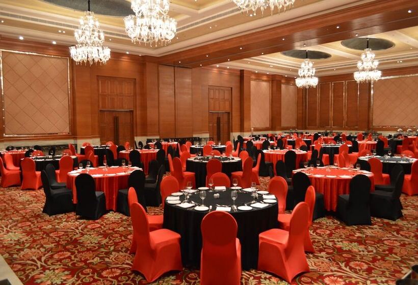 בית מלון כפרי The Lalit Jaipur