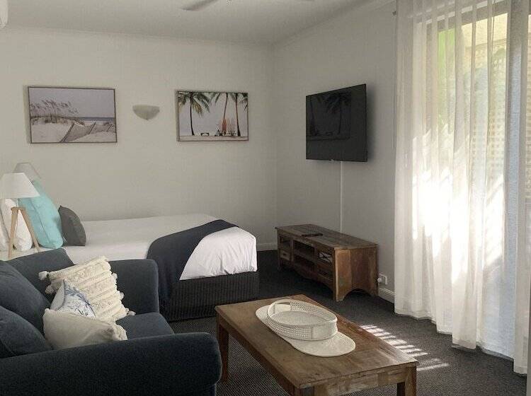 هتل The Mediterranean Port Douglas