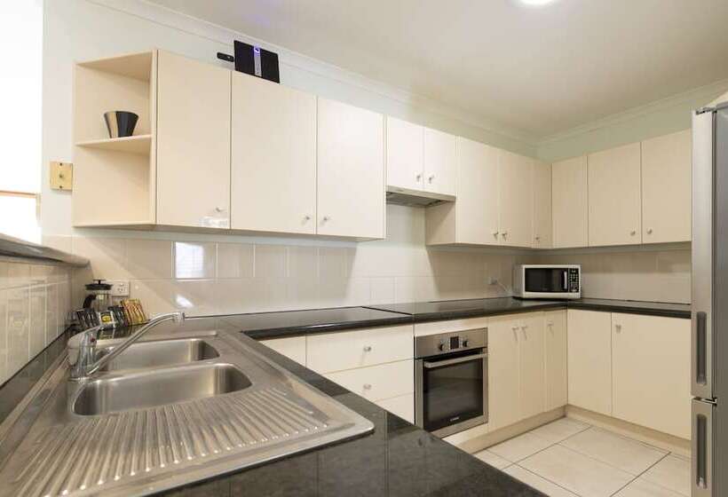 هتل The Mediterranean Port Douglas