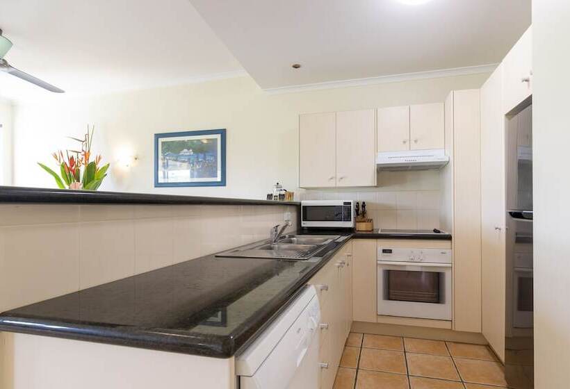 Отель The Mediterranean Port Douglas