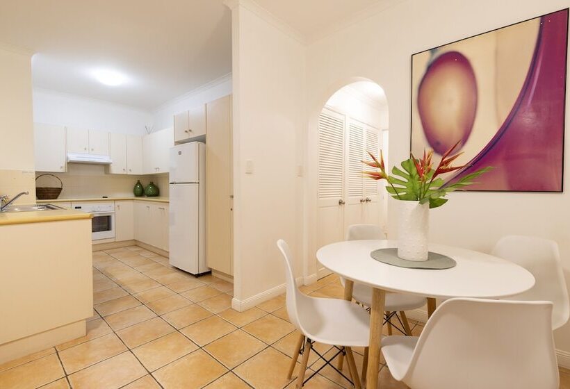 Отель The Mediterranean Port Douglas