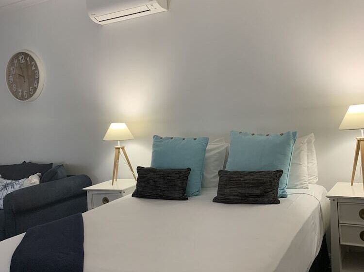 Отель The Mediterranean Port Douglas