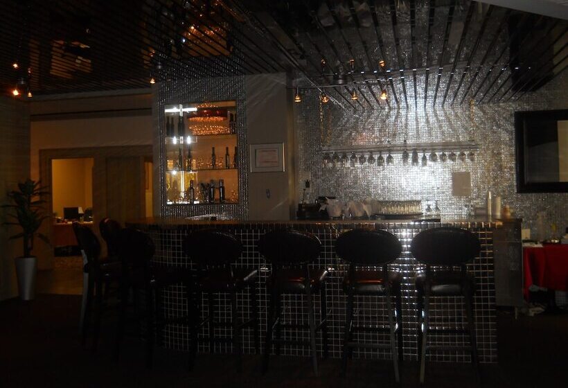 酒店 Travelodge By Wyndham Troisrivieres