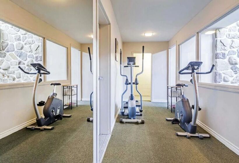 酒店 Travelodge By Wyndham Troisrivieres