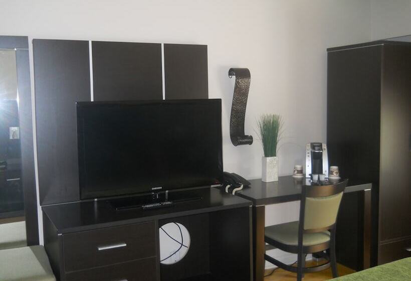 酒店 Travelodge By Wyndham Troisrivieres