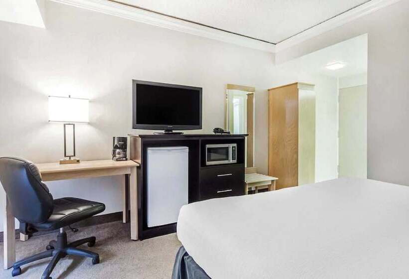 酒店 Travelodge By Wyndham Troisrivieres