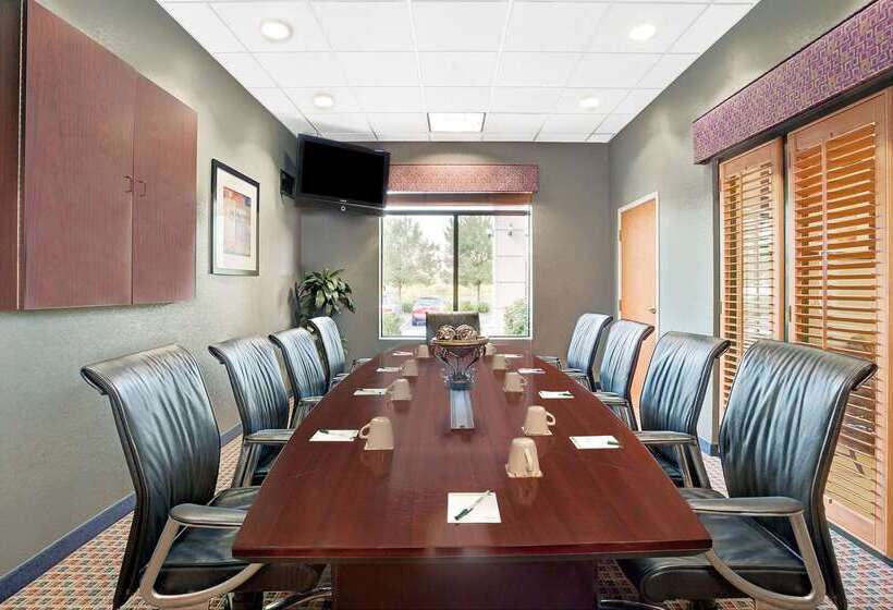 فندق Wingate By Wyndham Atlanta Fairburn