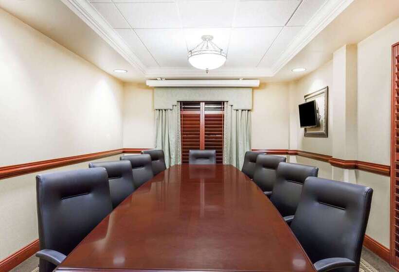 בית מלון כפרי Wingate By Wyndham Columbia / Lexington