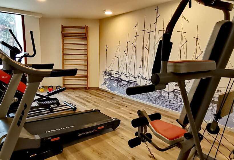 Yachting Hotel Quintero