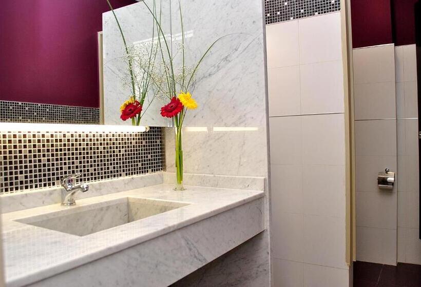 Kube Apartments Express