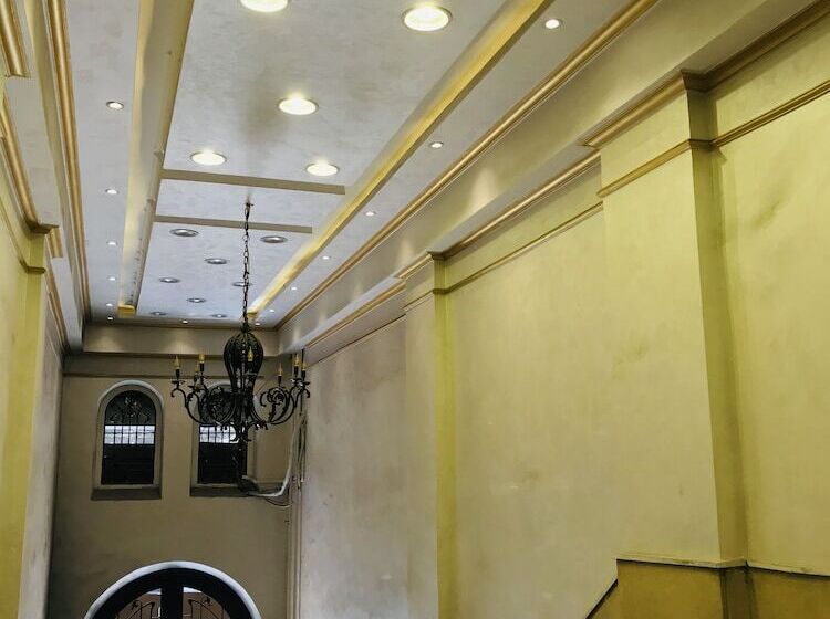 هاستل The Emerald