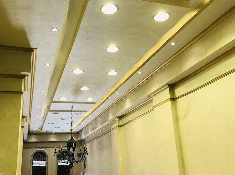 هاستل The Emerald