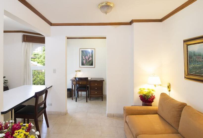 Apartotel & Suites Villas Del Rio