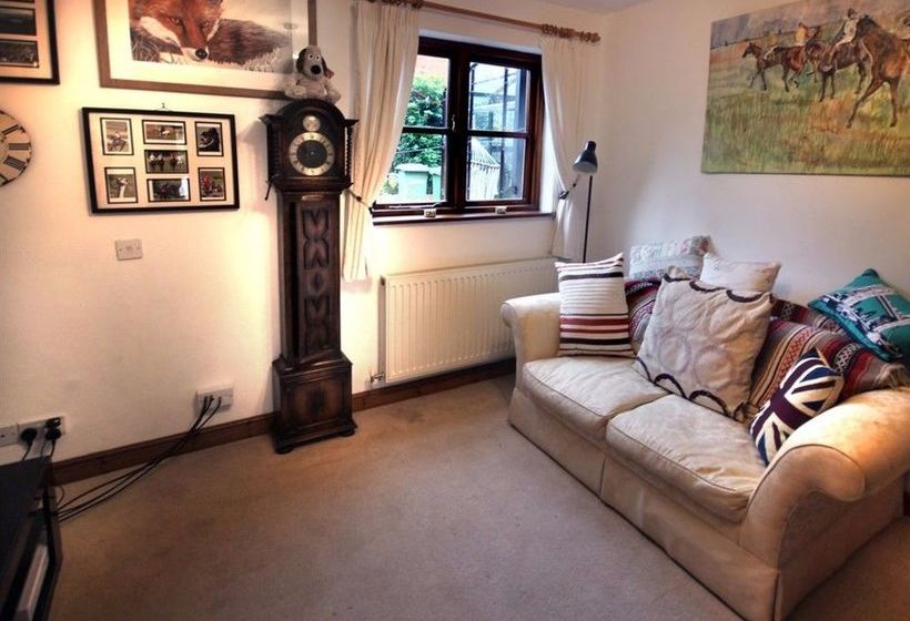 فندق Castle Farmhouse B & B