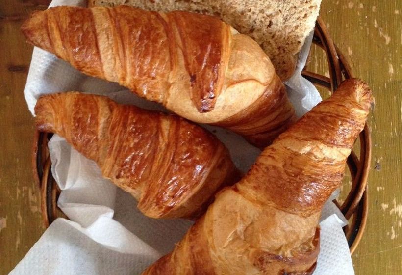 فندق Castle Farmhouse B & B