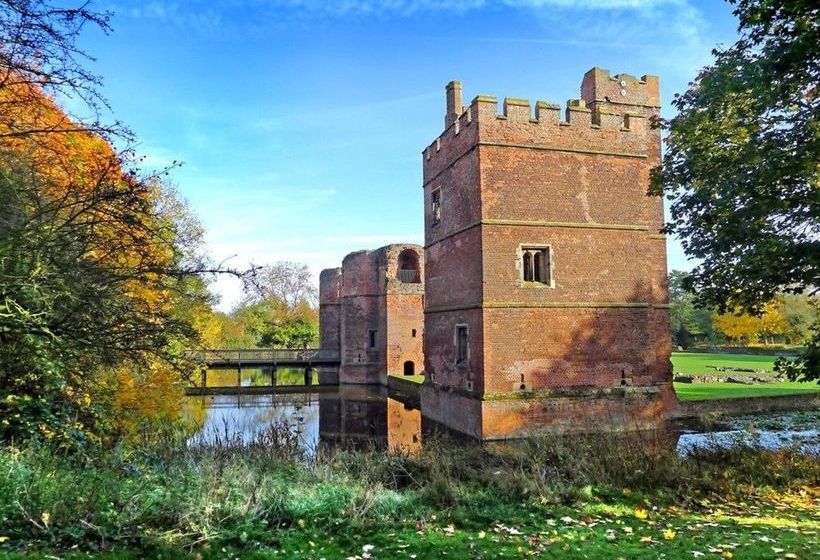 فندق Castle Farmhouse B & B