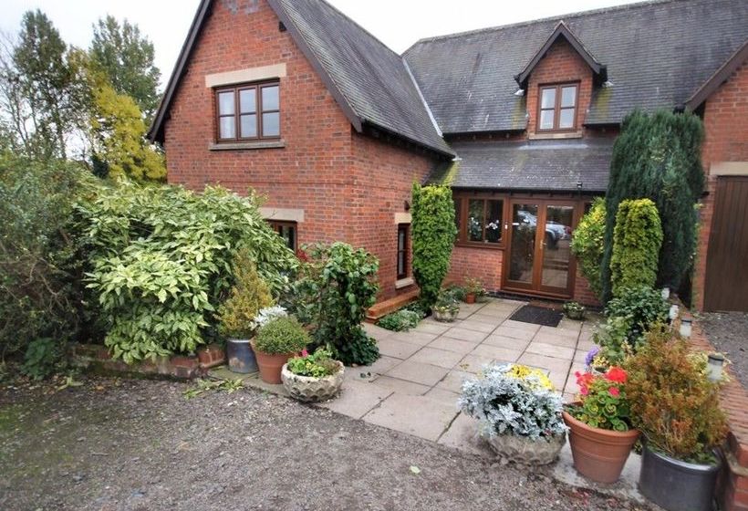 فندق Castle Farmhouse B & B