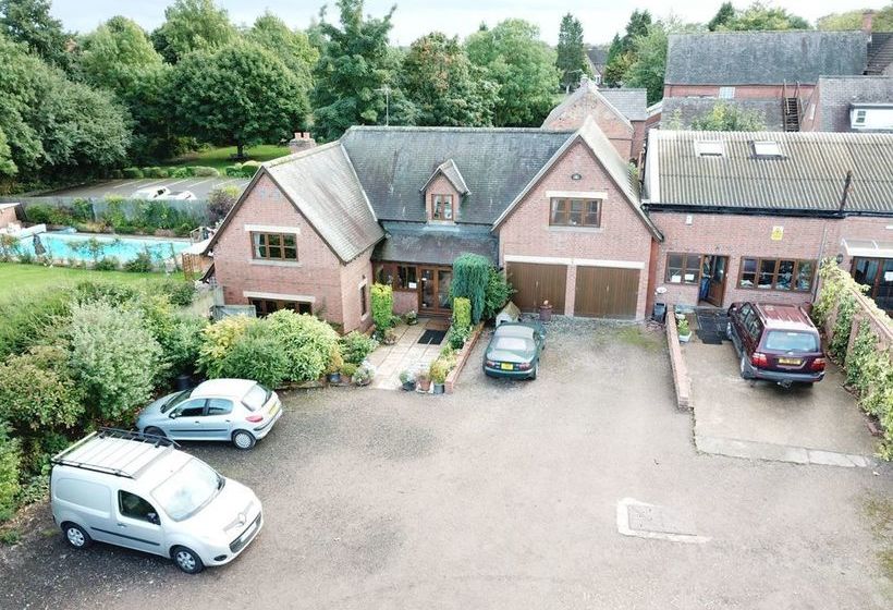 فندق Castle Farmhouse B & B